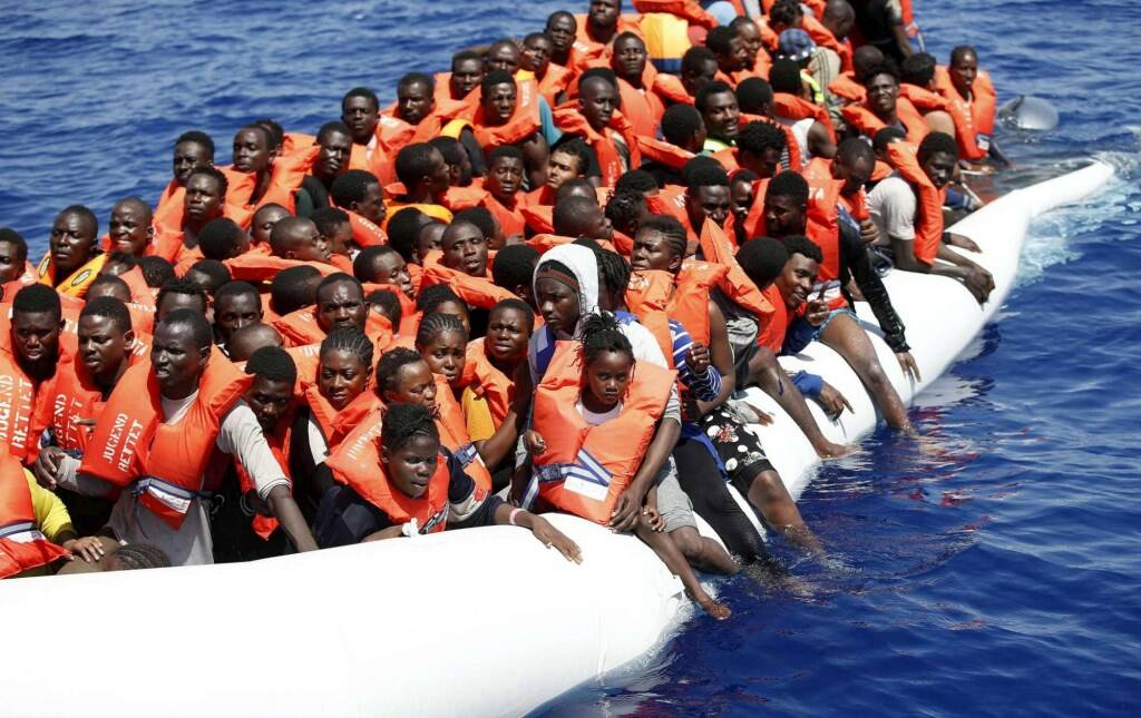 Un barcone di migranti.