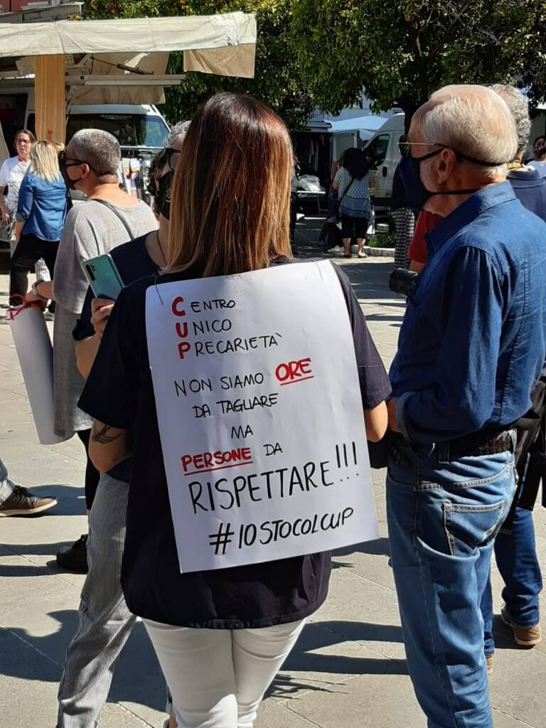 Lavoratori del Cup protestano in piazza Aranci