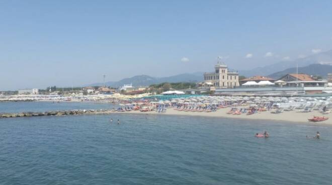 La spiaggia di Marina di Massa