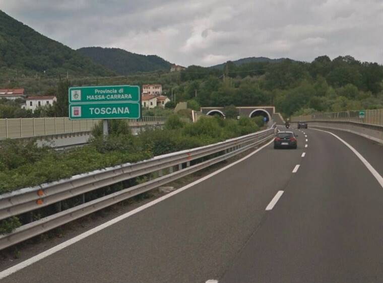 Sulla A15 al confine