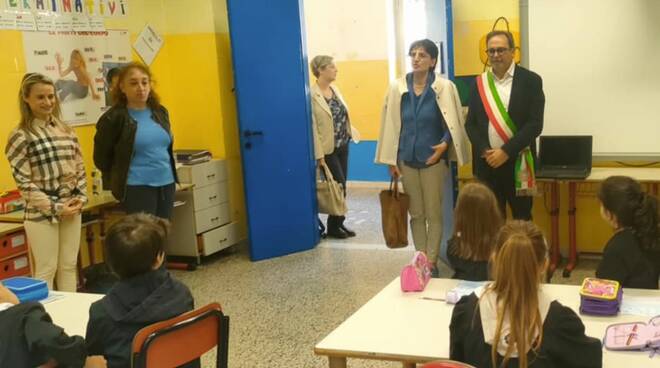 francesco persiani inizio anno scolastico 09-2024 banchi di scuola alunni studenti classe aula